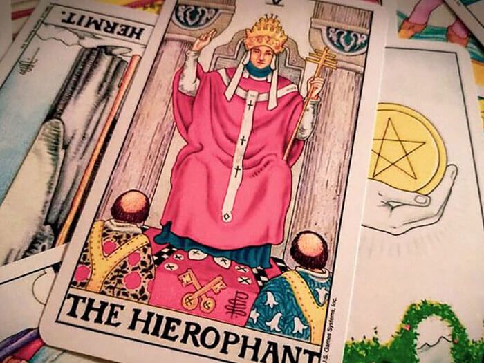 5教宗 (The Hierophant / The Pope) ✈ 宗教、傳統、援助、儀式 5教宗 (The Hierophant / The Pope) ✈ 宗教、傳統、援助、儀式