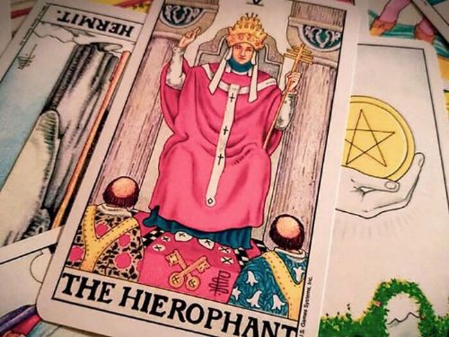 5教宗 (The Hierophant / The Pope) ✈ 宗教、傳統、援助、儀式